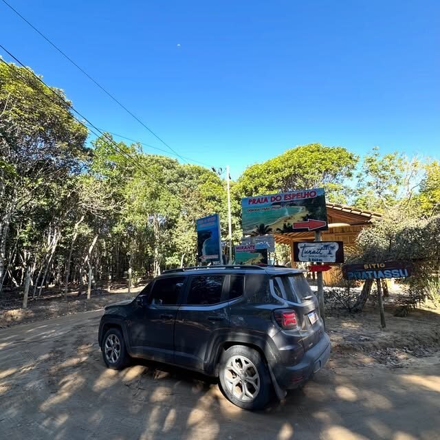 Jeep Renegade preto do Tiago Transfer numa estrada de terra